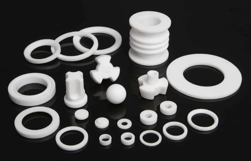 Manutenção e cuidados com máquinas que usinam PTFE